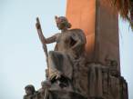  statue de jeune femme dénudée